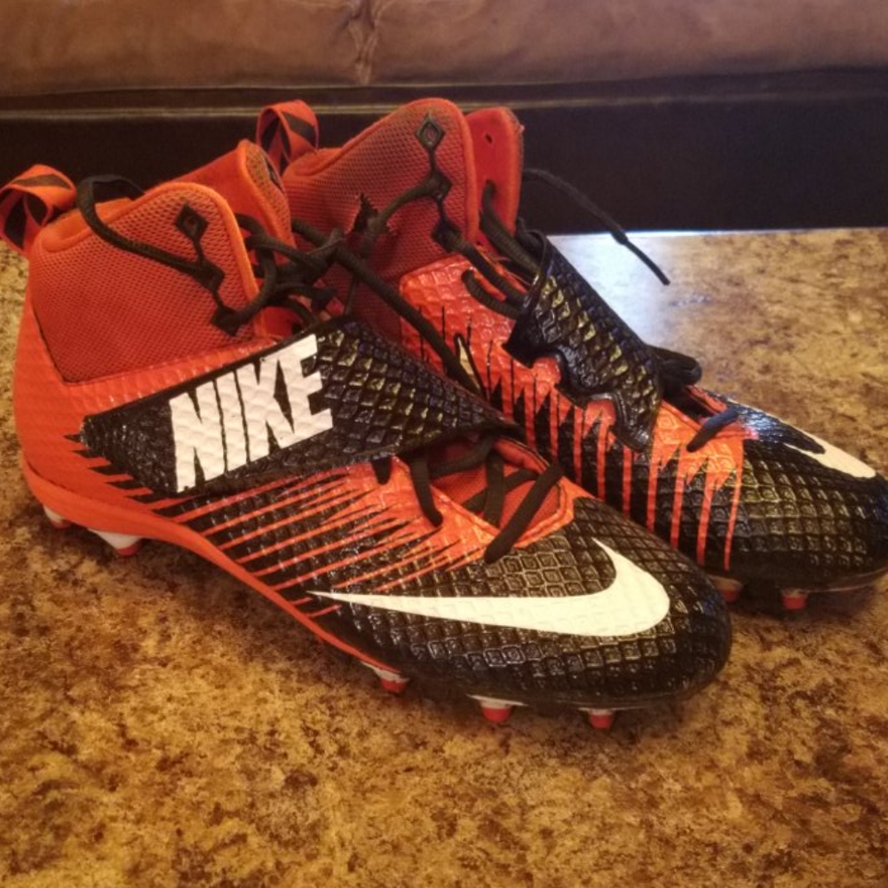 Mens size 11 Nike Football cleats